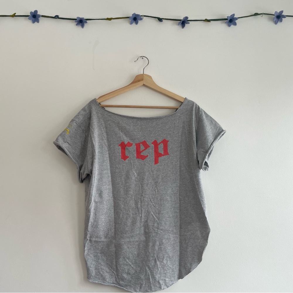 Taylor Swift Reputation Tee - Picture 3 of 7